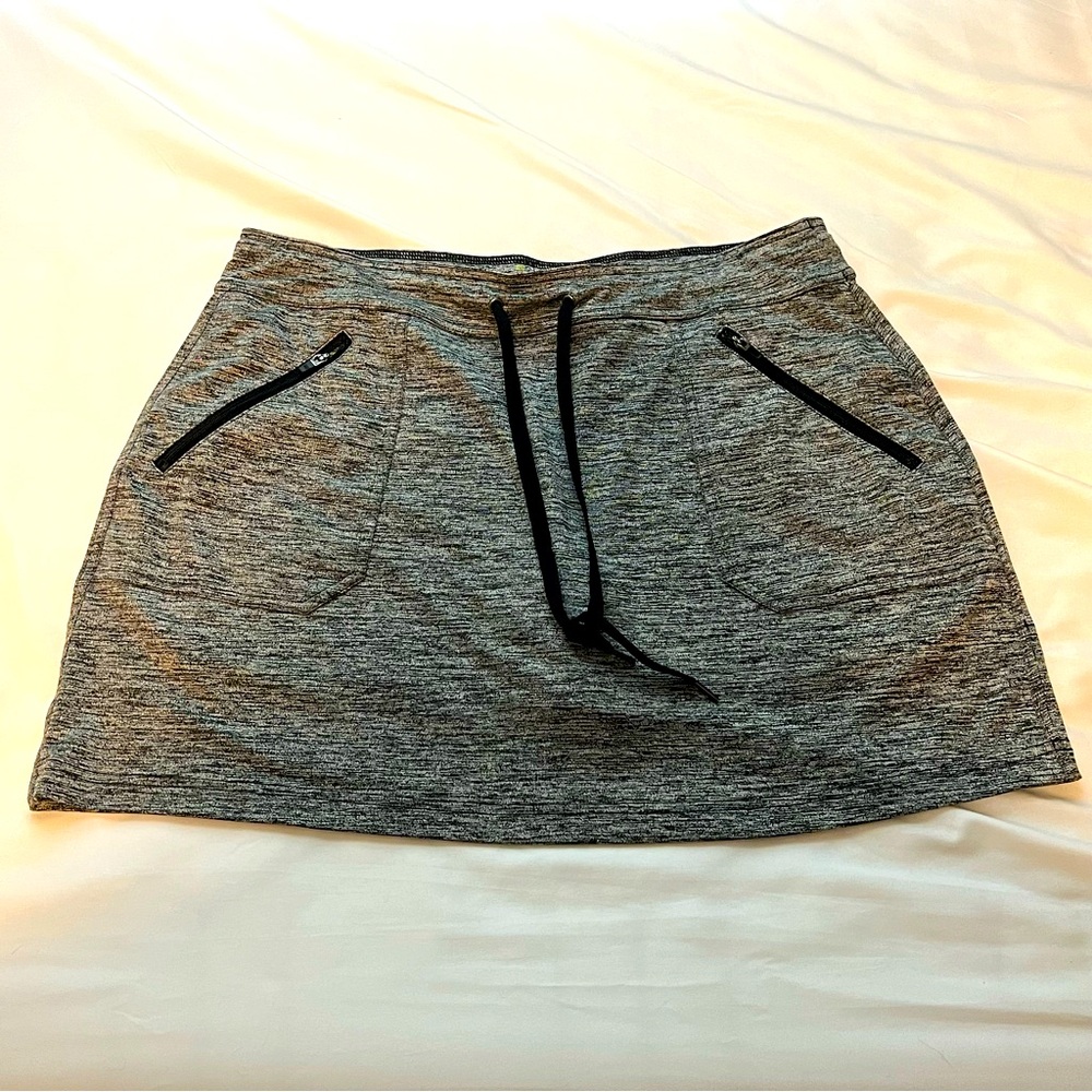 Tek Gear Women’s Athletic Skirt with Built in Shorts. Grey.